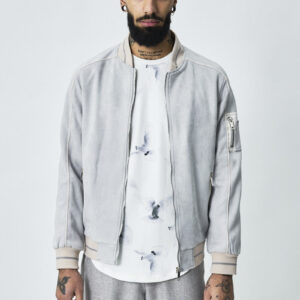 Bomberjack van imitatiesuède met biezen op de mouwen