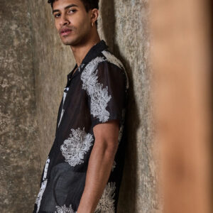 Shirt met korte mouwen en geborduurde bloemenpatronen