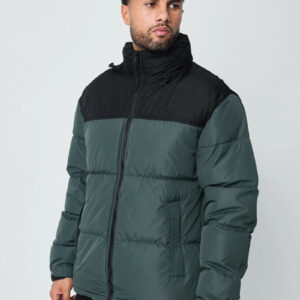 Kort gewatteerd donsjack met afneembare capuchon