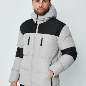 Kort donsjack met capuchon