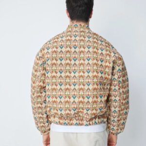 Kleurrijk bomberjack met patroon